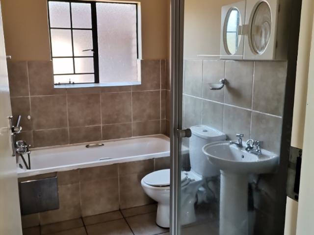 Apartment for rent in Sunair Park, City of Ekurhuleni Metropolitan Municipality