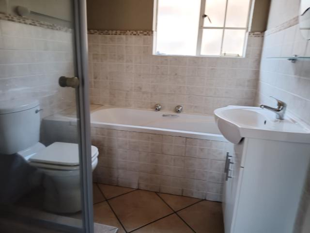 Apartment for rent in Wilgeheuwel, Roodepoort