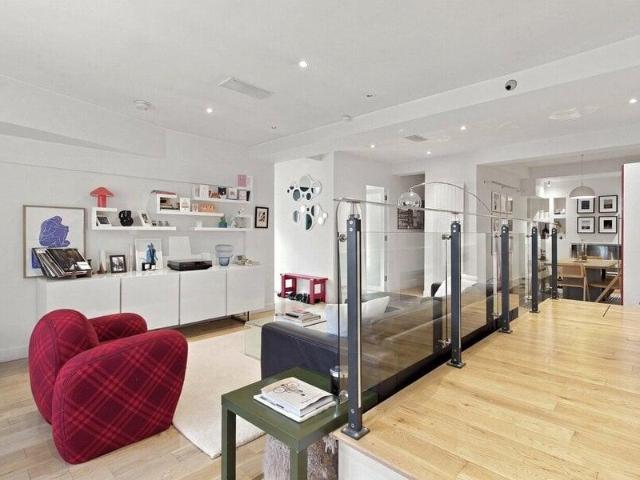 Apartment for sale in Cat Hill, England