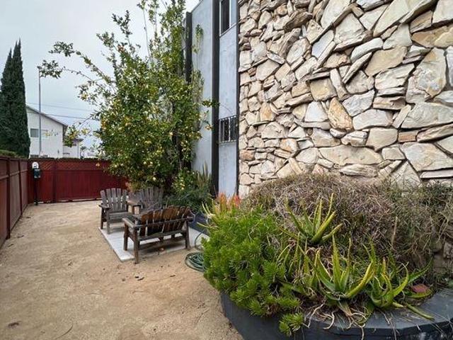 Apartment for rent in Canoga Park, California