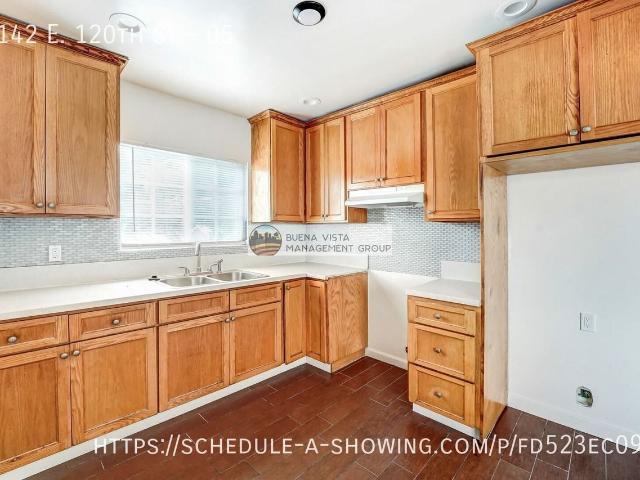 Apartment for rent in Canoga Park, California