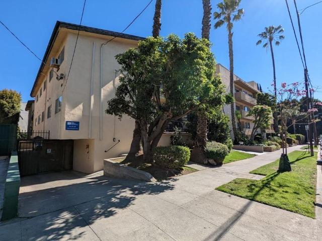 Apartment for rent in Canoga Park, California
