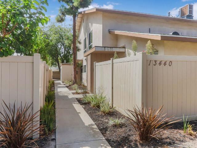 Apartment for rent in Cerritos, California