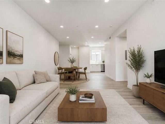 Apartment for rent in Canoga Park, California