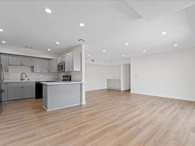 Apartment for rent in Canoga Park, California