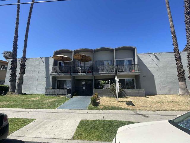 Apartment for rent in Canoga Park, California