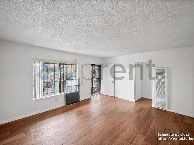 Apartment for rent in Canoga Park, California