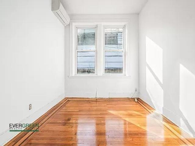 Apartment for rent in Arverne, New York