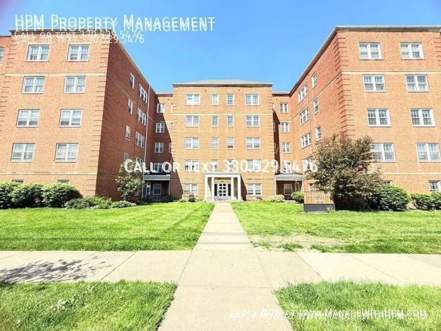 Apartment for rent in Sussex, Shaker Heights