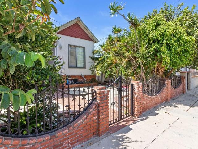 Property for rent in Canoga Park, California