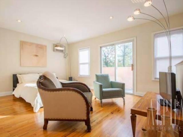 Apartment for rent in Arverne, New York