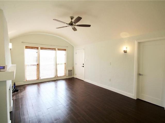 Apartment for rent in Canoga Park, California