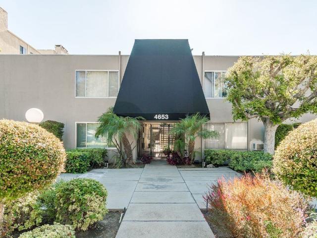Apartment for rent in Canoga Park, California