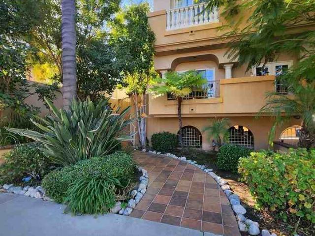 Apartment for rent in Canoga Park, California