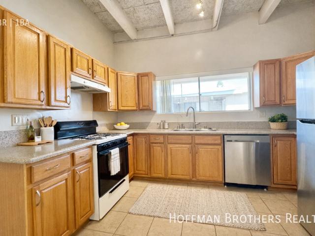 Apartment for rent in Canoga Park, California