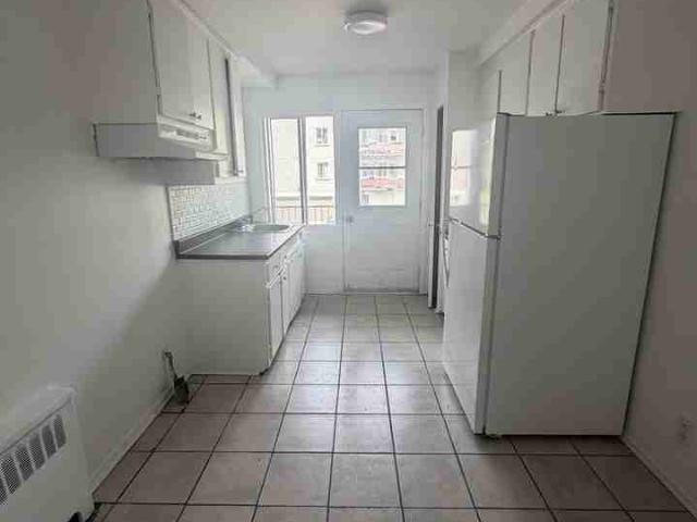 Apartment for rent in Pointe-claire, Quebec