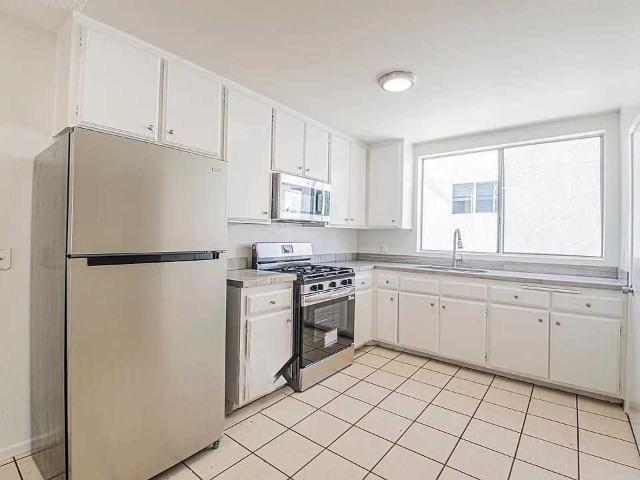 Apartment for rent in Canoga Park, California