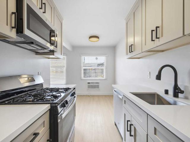 Apartment for rent in Canoga Park, California