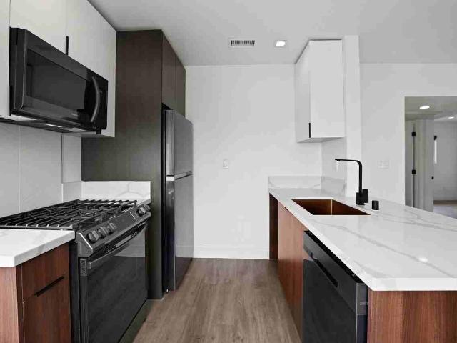 Apartment for rent in Canoga Park, California