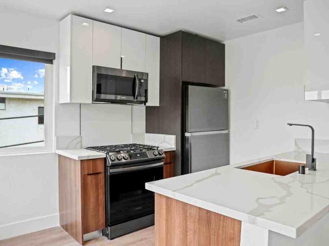 Apartment for rent in Canoga Park, California