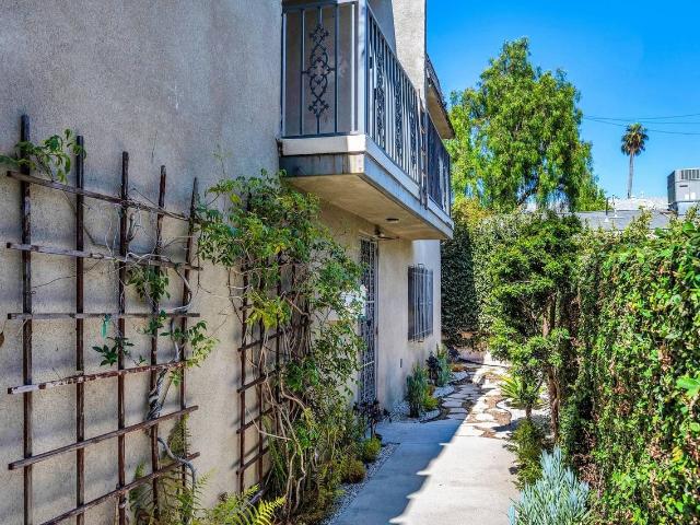 Apartment for rent in Canoga Park, California