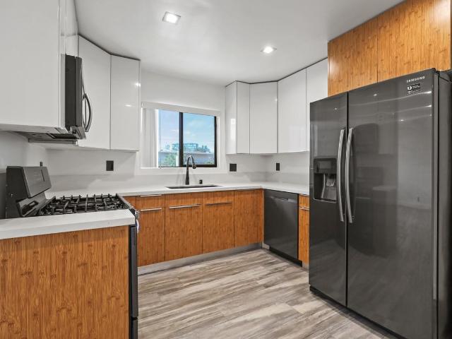 Apartment for rent in Canoga Park, California
