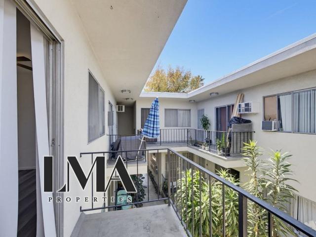 Apartment for rent in Canoga Park, California