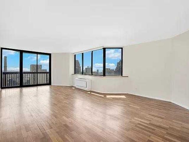 Apartment for rent in Manhattan Community Board 8, New York