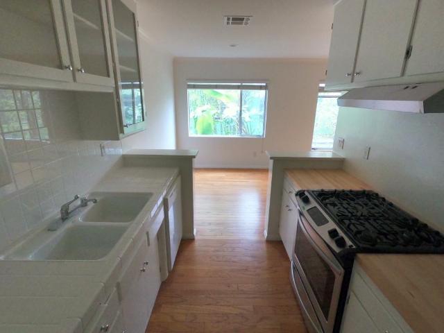 Apartment for rent in Canoga Park, California