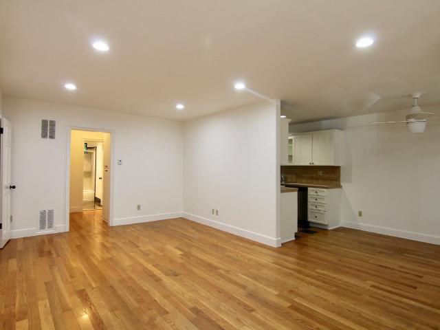 Apartment for rent in Canoga Park, California