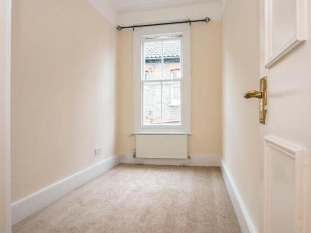 Apartment for rent in Cat Hill, England