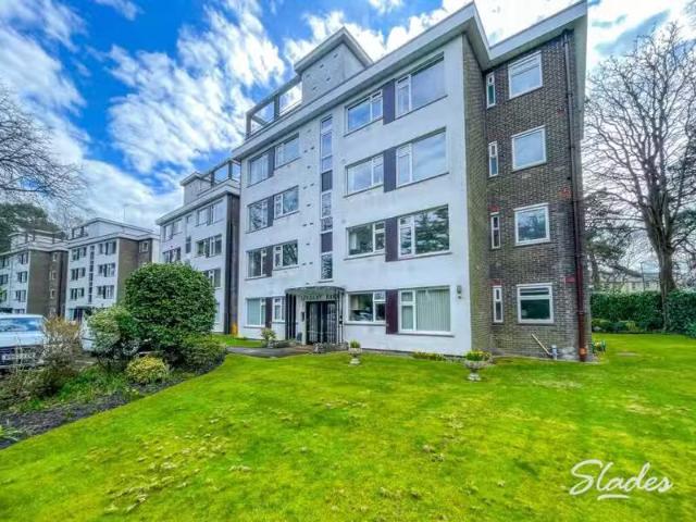 Apartment for rent in Worcester Park, Greater London