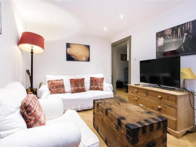 Apartment for rent in Cat Hill, England
