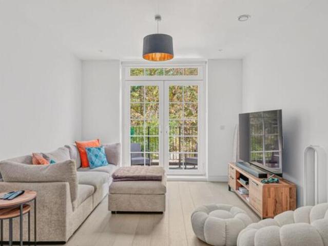 Apartment for rent in Cat Hill, England