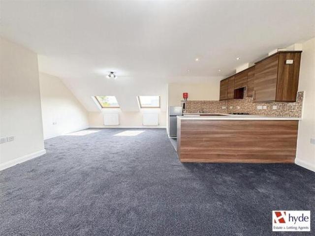 Apartment for rent in South Lane, West Yorkshire
