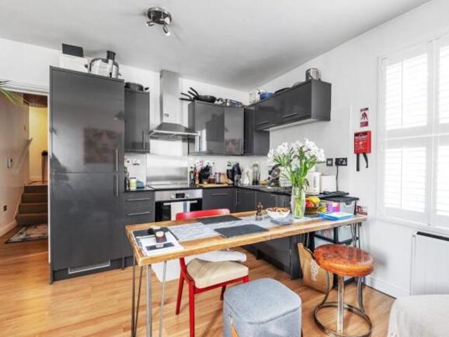 Apartment for rent in Westborough, Surrey