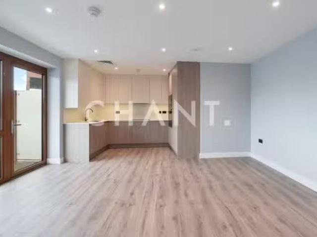 Apartment for rent in Hatch End, Greater London