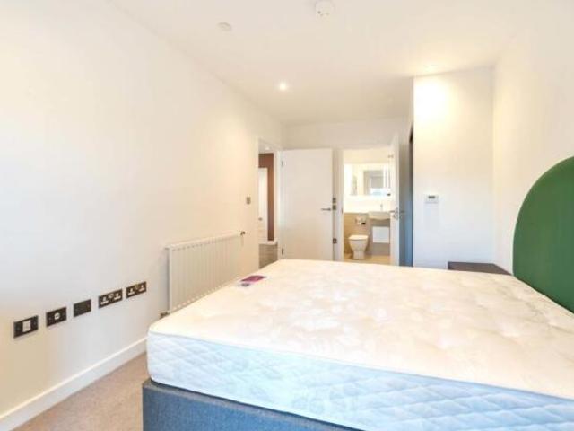 Apartment for rent in Cat Hill, England
