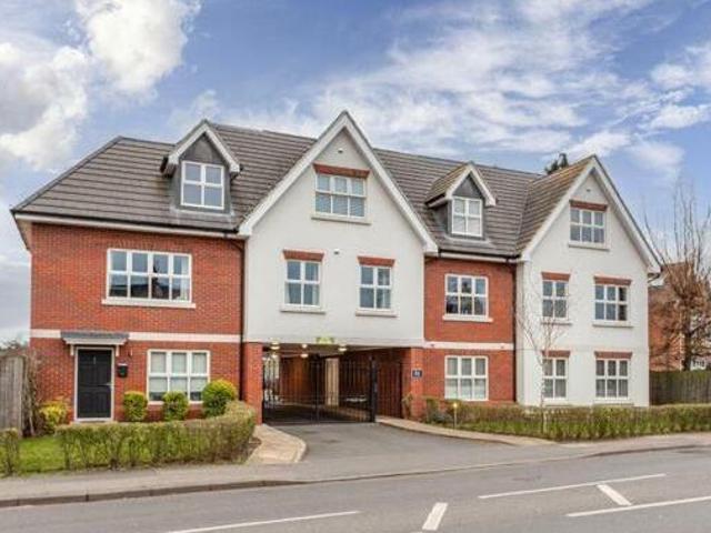 House for rent in Row Town, Surrey