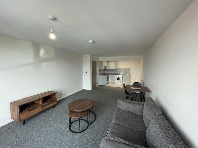 Apartment for rent in Deeplish, Burnedge