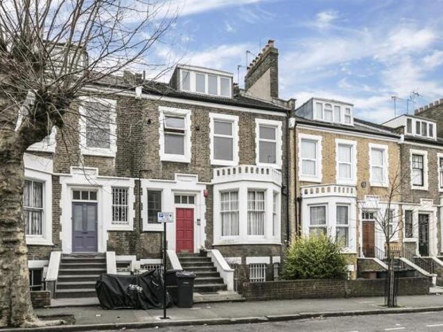 Apartment for rent in Cat Hill, England