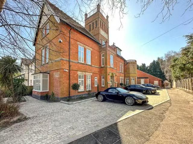 Apartment for rent in South Lane, West Yorkshire