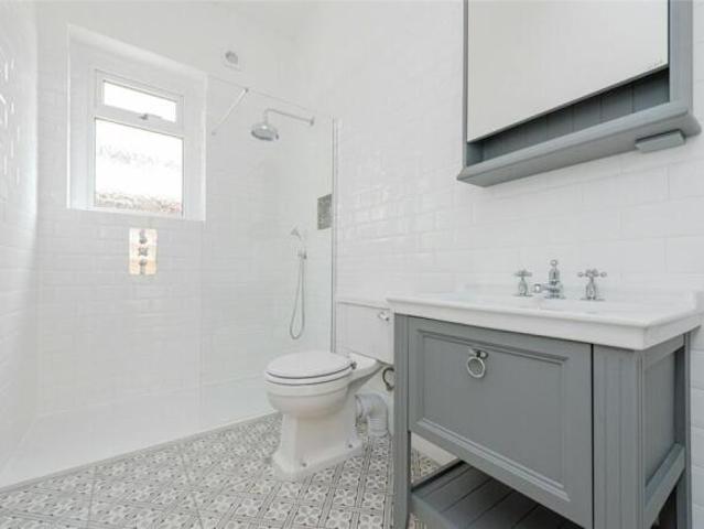 Apartment for rent in Cat Hill, England
