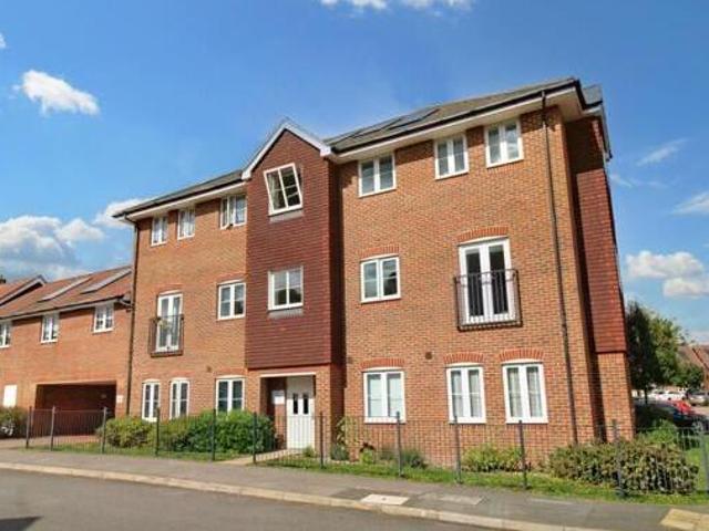 House for rent in Heol-las, Surrey