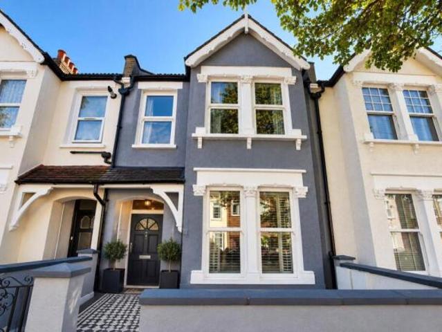 Apartment for rent in Cat Hill, England