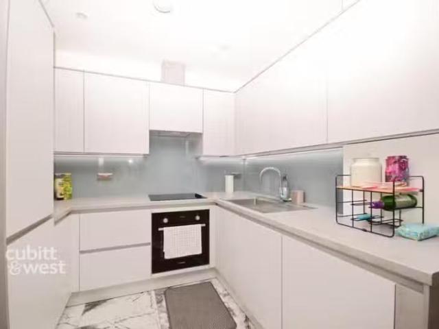 Apartment for rent in London Borough of Croydon, Purley