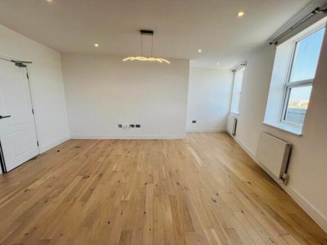 Apartment for rent in Roselands, Eastbourne