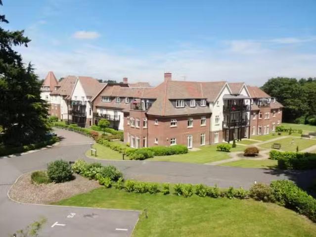 Apartment for rent in Fole, Surrey