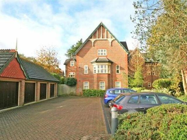 House for rent in Holtspur, Knotty Green