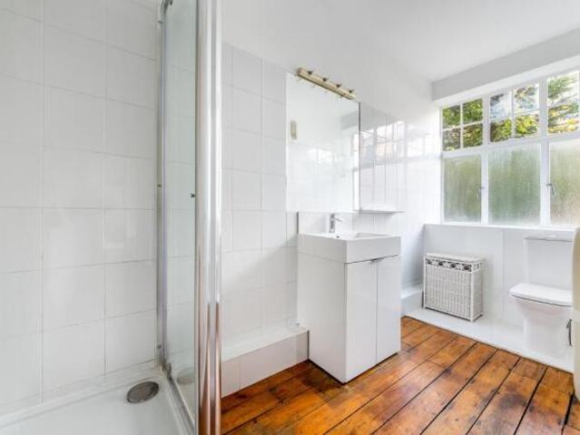 Apartment for rent in Cat Hill, England